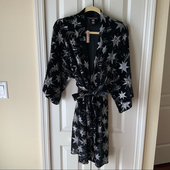 NWT Victoria’s Secret Robe - Picture 1 of 3